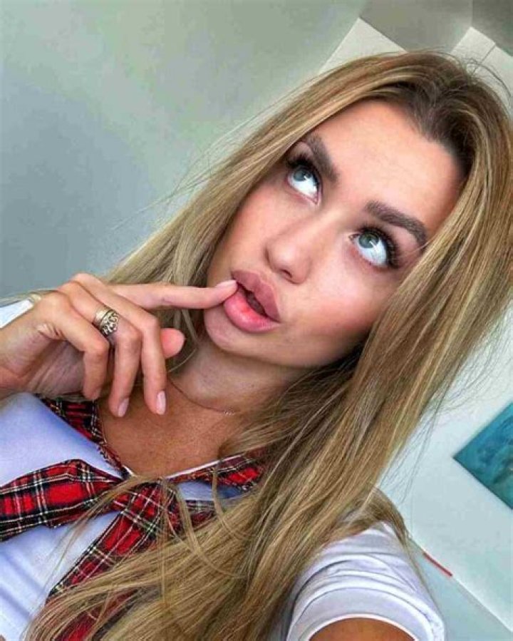 
Anna – Anna_b Height, Weight, Net Worth, Age, Wiki, Who, Instagram, Biography 