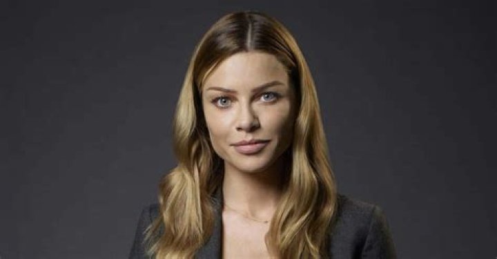 
Lauren German’s Biography – Husband, Net Worth. Pregnant? 